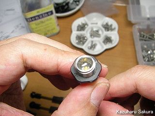 Axial(アキシャル)・SCX10・ジープ ラングラー G6 製作記 ～ オイルダンパーの組み立て ～ ダンパーオイルの気泡抜き